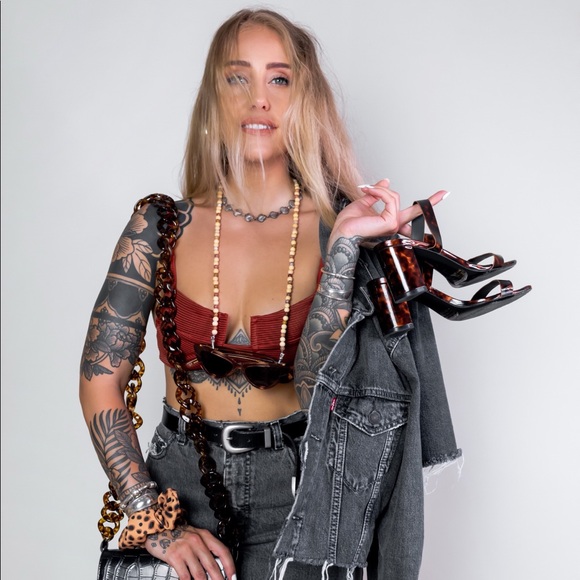 Meet your Posher, Tory - Picture 2 of 7